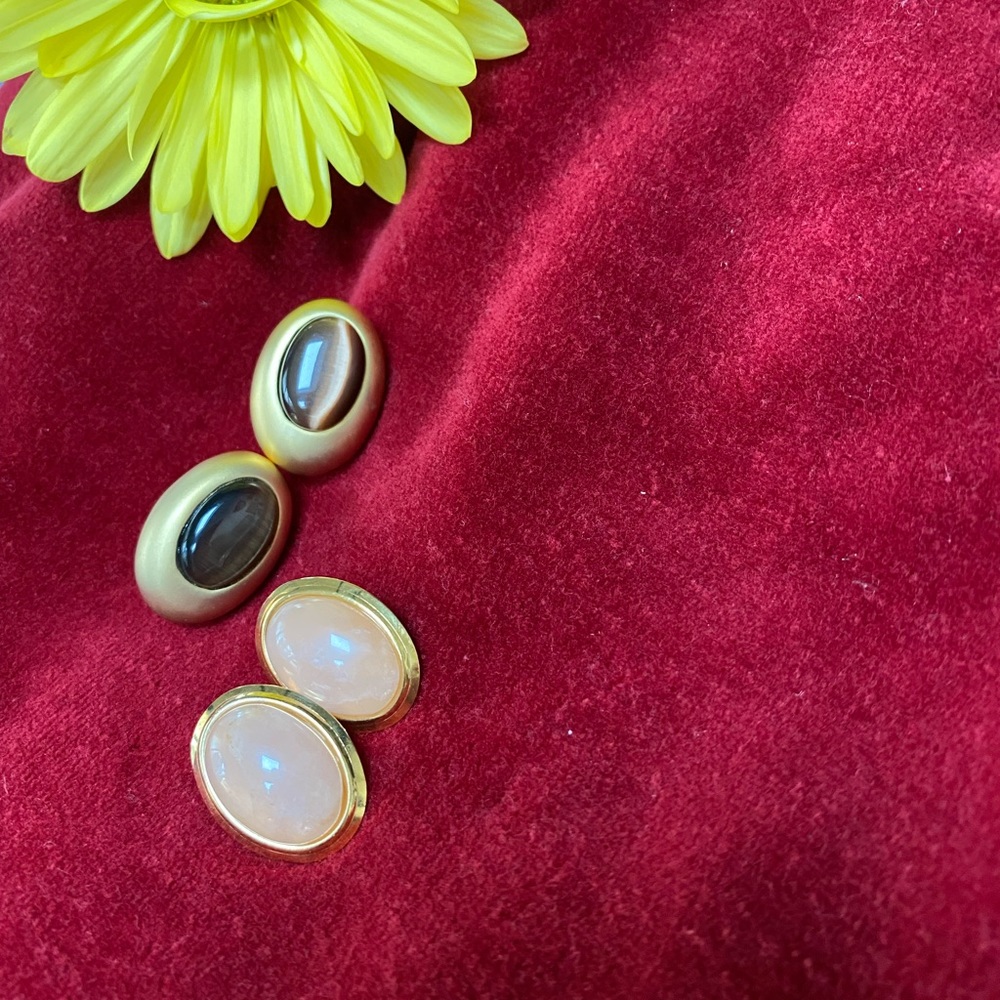 2 pairs of Vintage pierced earrings